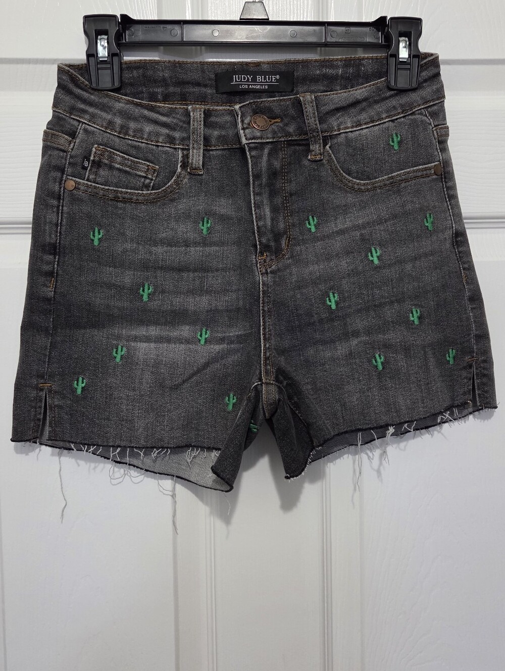 Judy Blue Cactus Embroidered Black Denim Jean Shorts Small High Rise Raw Hem - Picture 4 of 14